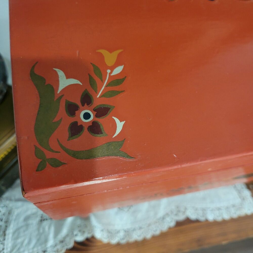 Vintage Pennsylvania Dutch Stenciled Heart Wooden Chest Box Folk Art 14.5” FLAW - Picture 8 of 16